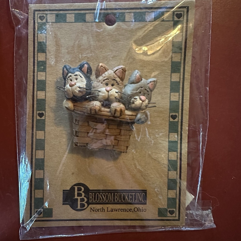Blossom Bucket 3 Cats In‎ A Basket Country Brooch New Original Pkg